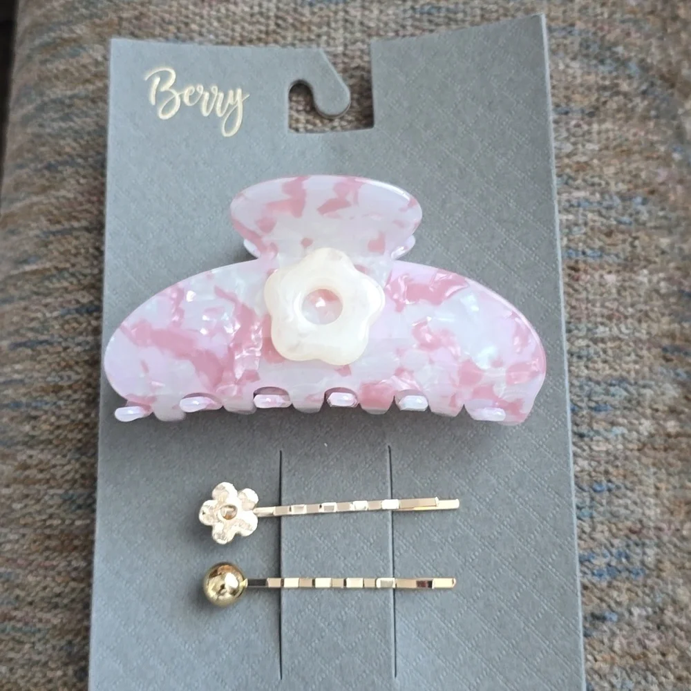 Nordstrom Couture Pink and White Hair Clips